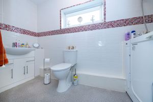 En-suite bathroom- click for photo gallery